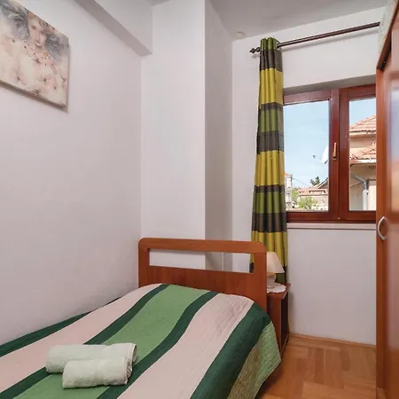 Two-bedroom In דירה